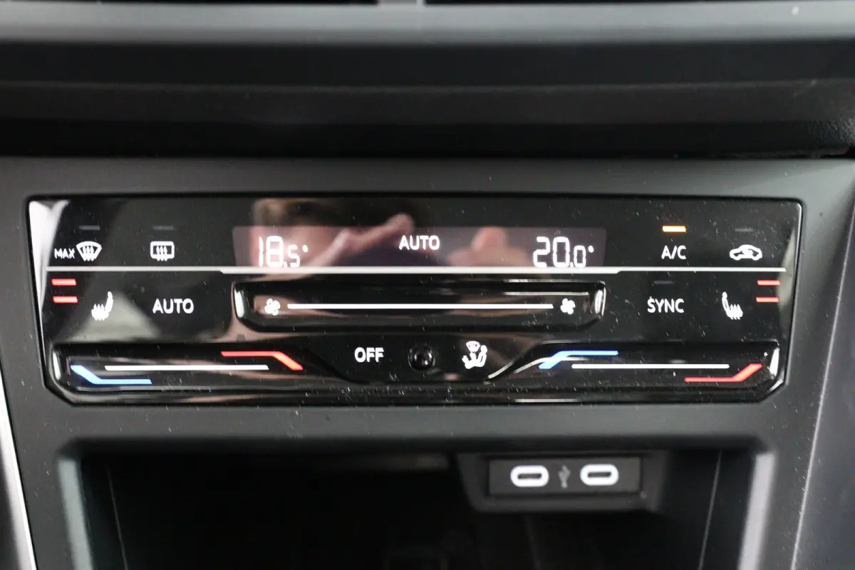 1.0 TSI Life Business | 1e Eigenaar! | Dealer Onderhouden | LED | Navi By App | Clima | Stoelverwarminig | Cruise Adaptive | Lichtmetalen Velgen | Parkeersensoren V+A