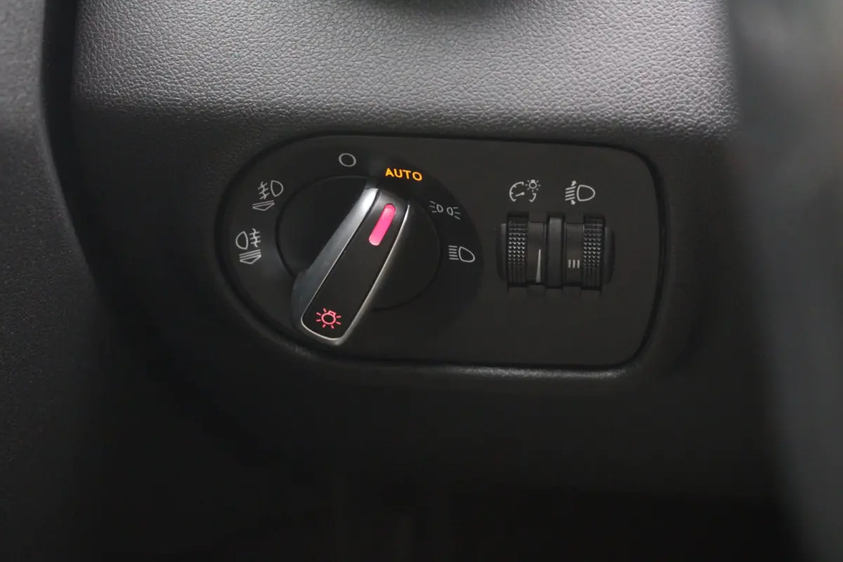 1.0 TFSI ADRENALIN | S LINE | AIRCO | ELEKTR. RAMEN | NAVIGATIE