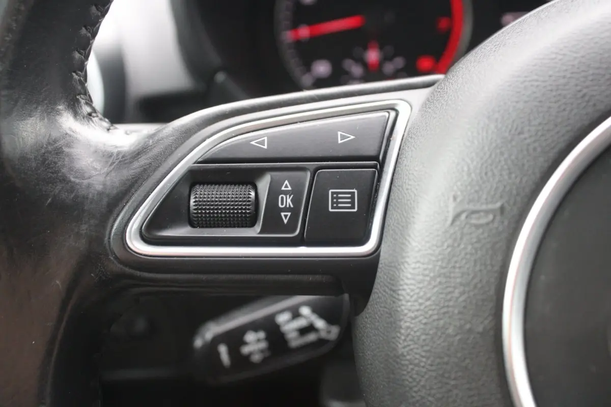 1.0 TFSI ADRENALIN | S LINE | AIRCO | ELEKTR. RAMEN | NAVIGATIE