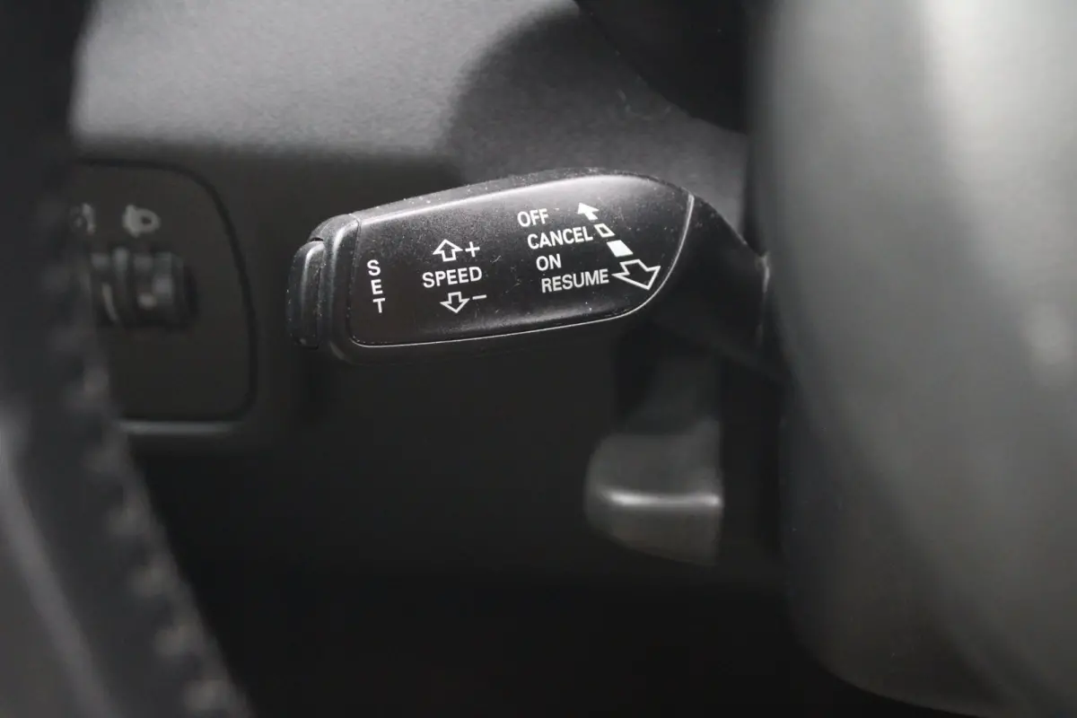 1.0 TFSI ADRENALIN | S LINE | AIRCO | ELEKTR. RAMEN | NAVIGATIE