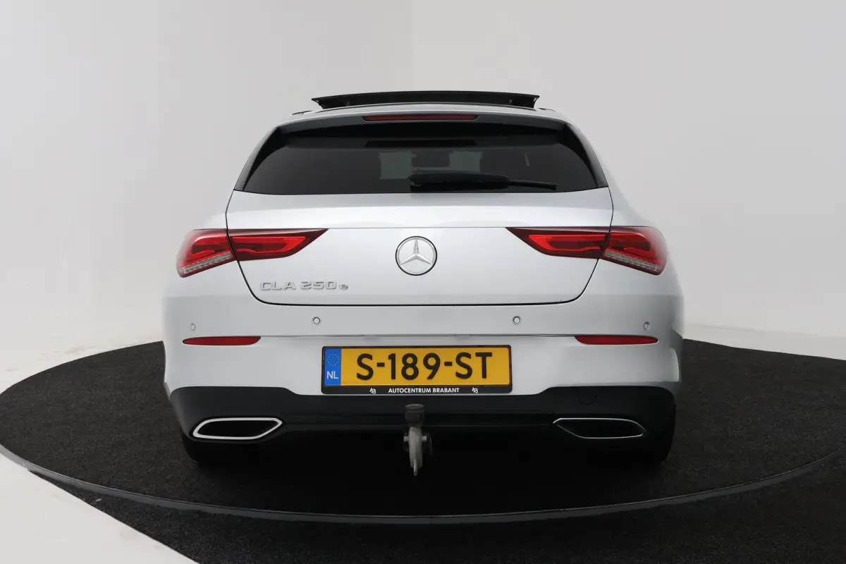 250 e Luxury Line (PANORAMADAK, TREKHAAK, STOELVERWARMING, SFEERVERLICHTING, CAMERA)