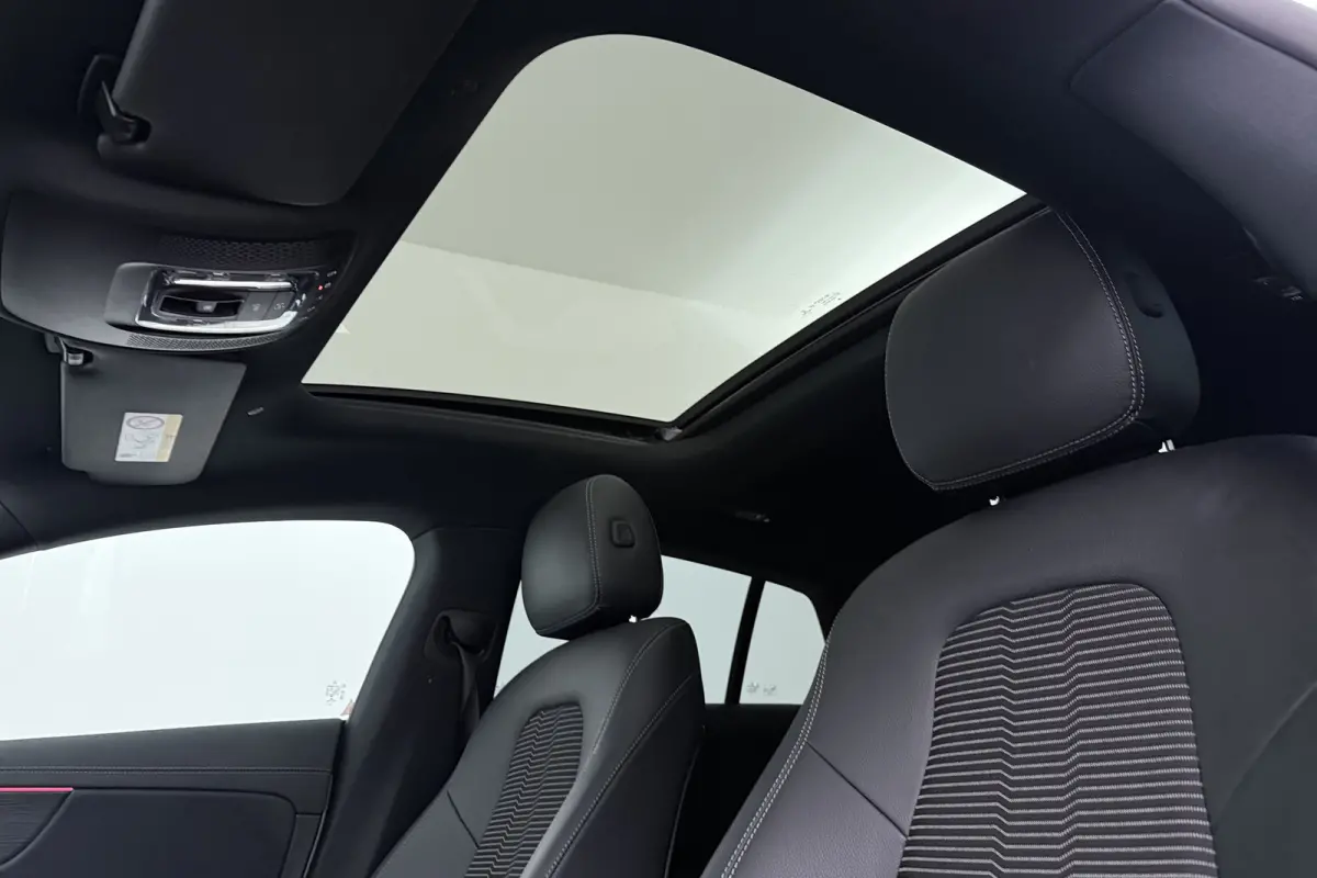 250 e Luxury Line (PANORAMADAK, TREKHAAK, STOELVERWARMING, SFEERVERLICHTING, CAMERA)