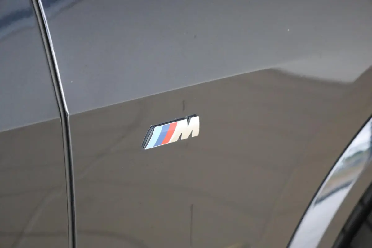 xDrive40i High Executive | M Sportpakket | Panorama Dak | Trekhaak | Stoelverwarming | Parkeersensoren | Achteruitrij Camera