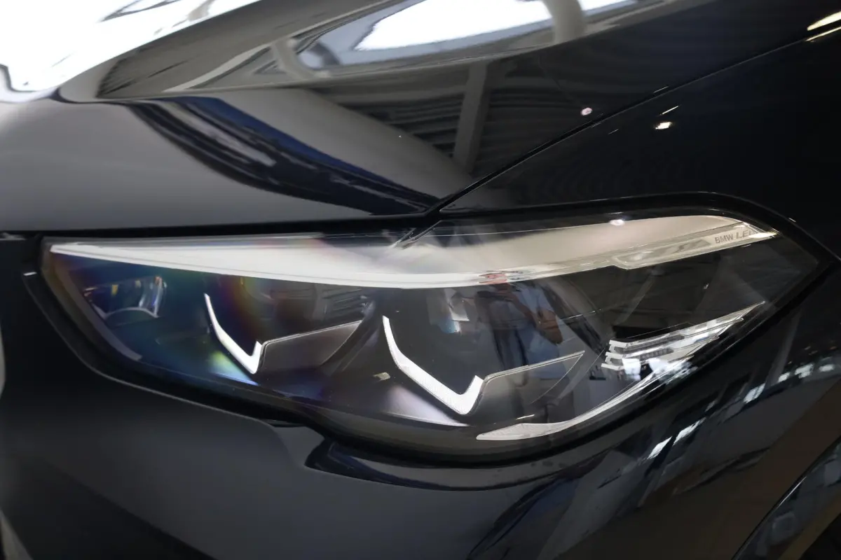 xDrive40i High Executive | M Sportpakket | Panorama Dak | Trekhaak | Stoelverwarming | Parkeersensoren | Achteruitrij Camera