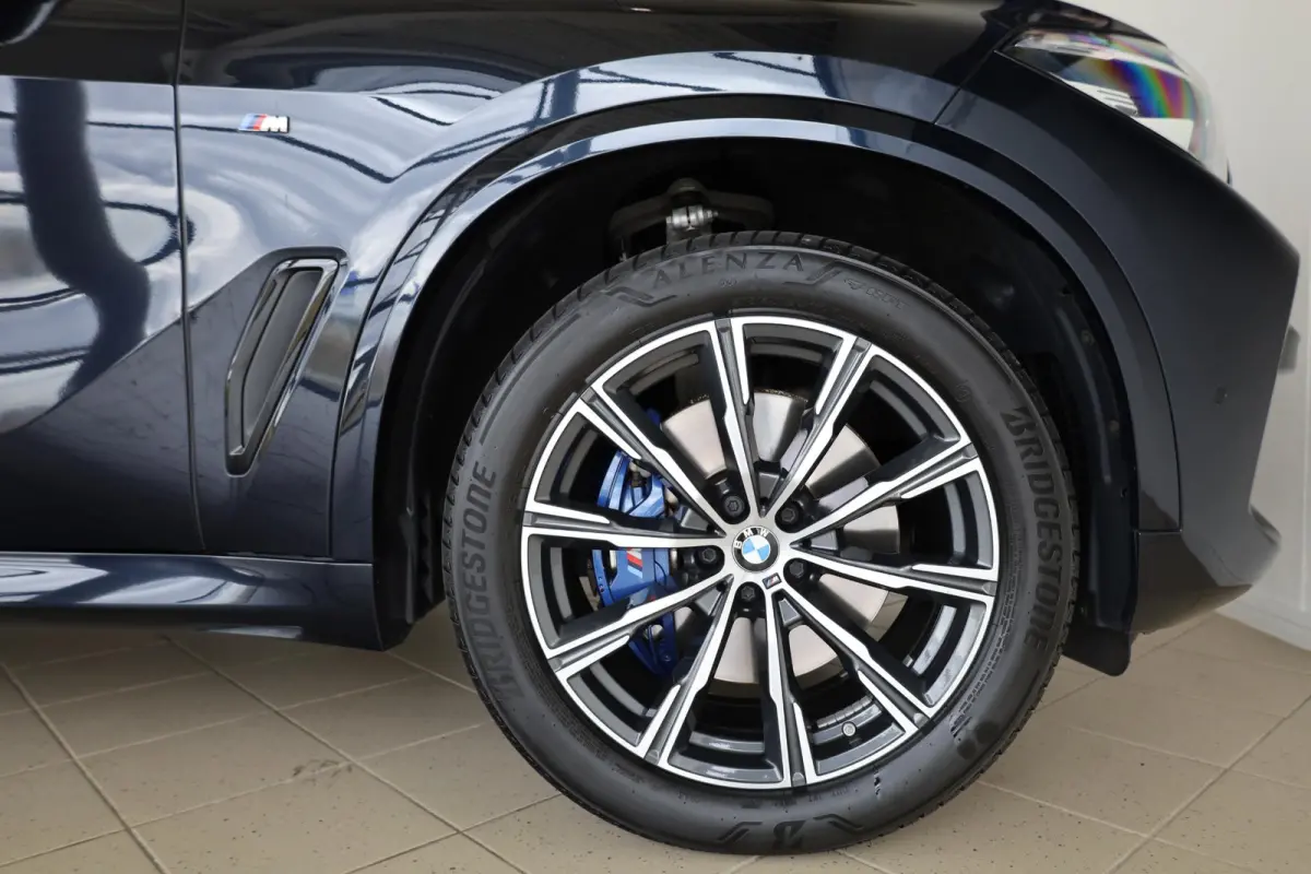 xDrive40i High Executive | M Sportpakket | Panorama Dak | Trekhaak | Stoelverwarming | Parkeersensoren | Achteruitrij Camera