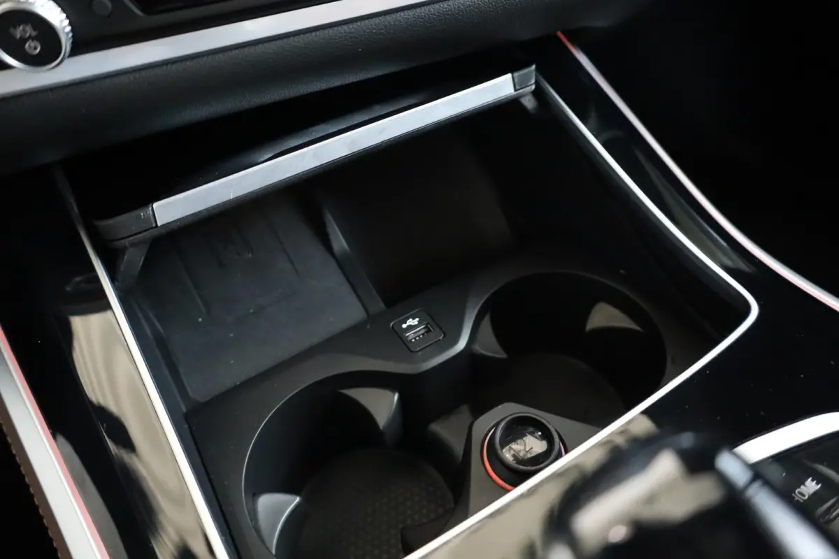 xDrive40i High Executive | M Sportpakket | Panorama Dak | Trekhaak | Stoelverwarming | Parkeersensoren | Achteruitrij Camera