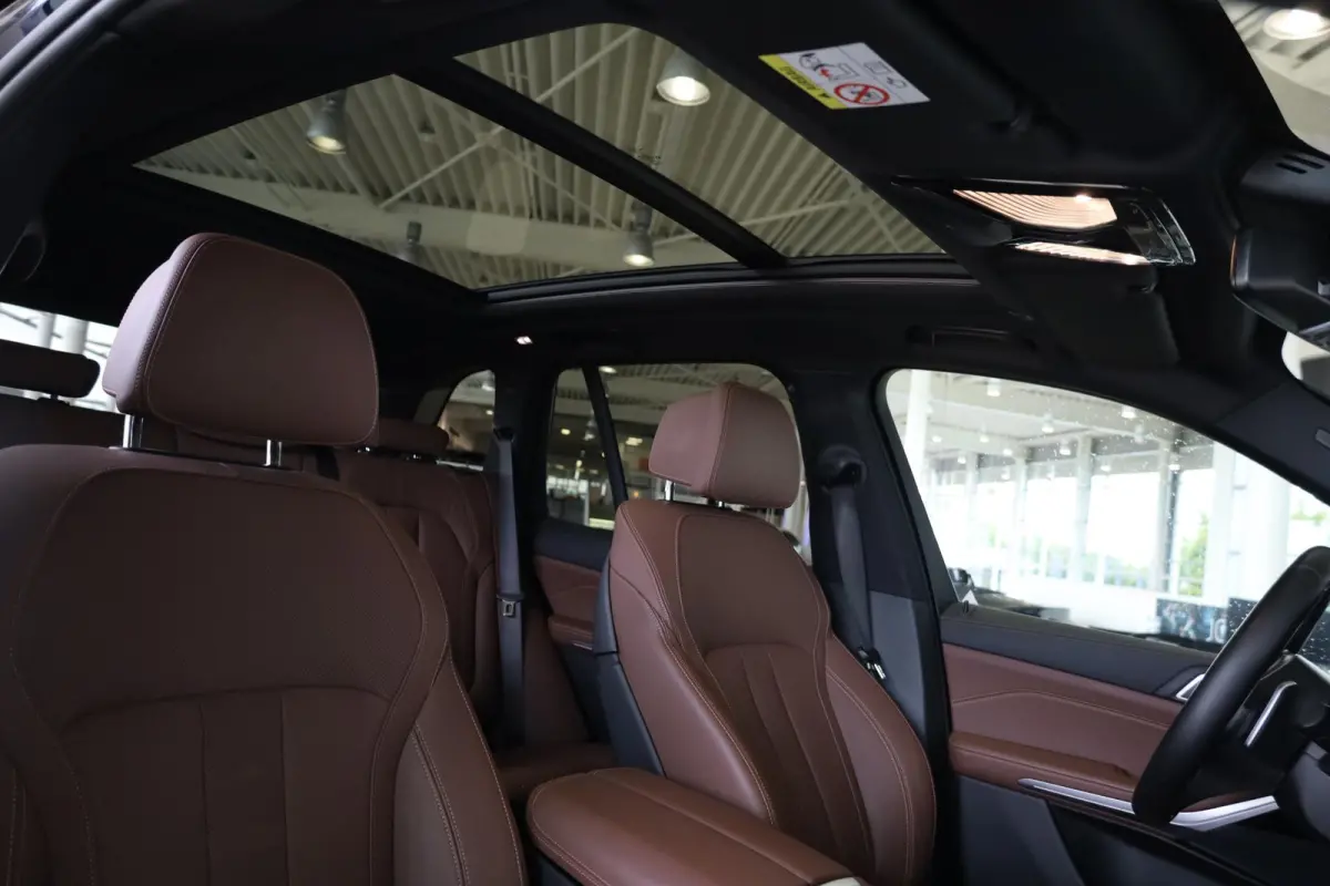 xDrive40i High Executive | M Sportpakket | Panorama Dak | Trekhaak | Stoelverwarming | Parkeersensoren | Achteruitrij Camera
