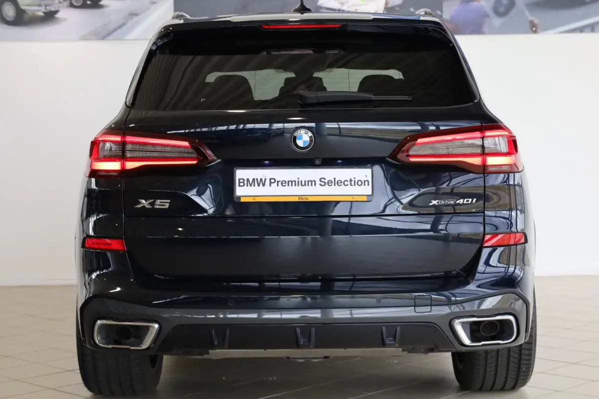 xDrive40i High Executive | M Sportpakket | Panorama Dak | Trekhaak | Stoelverwarming | Parkeersensoren | Achteruitrij Camera