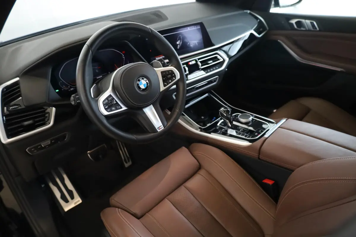xDrive40i High Executive | M Sportpakket | Panorama Dak | Trekhaak | Stoelverwarming | Parkeersensoren | Achteruitrij Camera