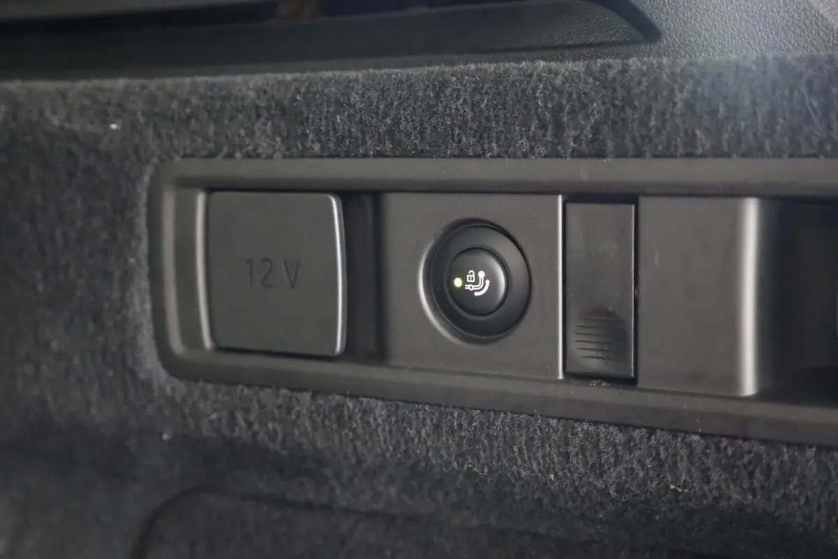 xDrive40i High Executive | M Sportpakket | Panorama Dak | Trekhaak | Stoelverwarming | Parkeersensoren | Achteruitrij Camera
