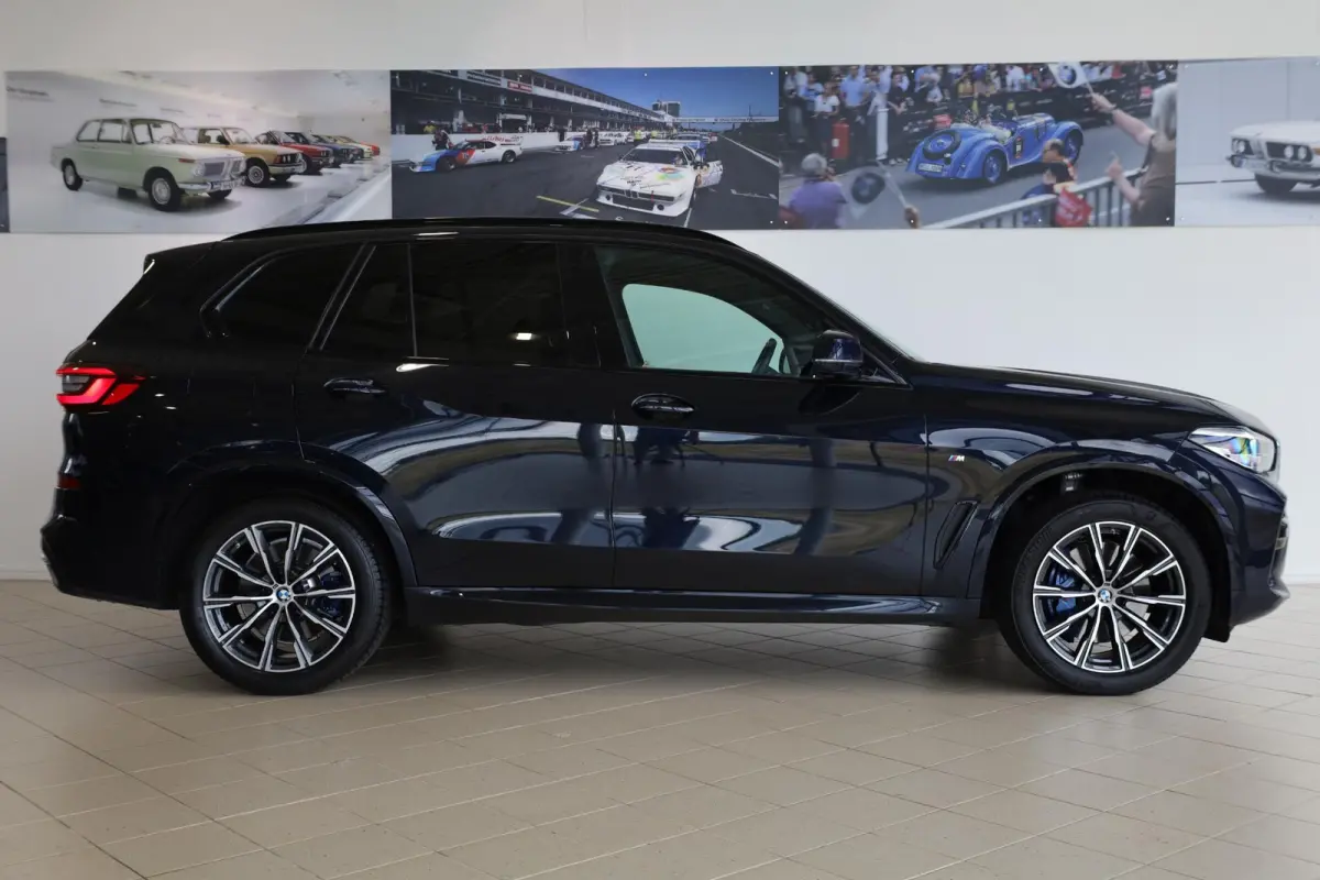 xDrive40i High Executive | M Sportpakket | Panorama Dak | Trekhaak | Stoelverwarming | Parkeersensoren | Achteruitrij Camera