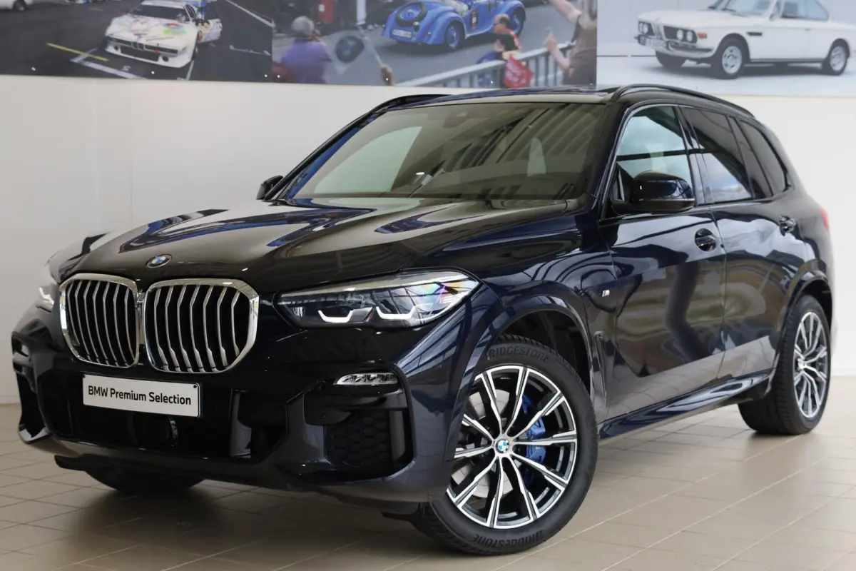 xDrive40i High Executive | M Sportpakket | Panorama Dak | Trekhaak | Stoelverwarming | Parkeersensoren | Achteruitrij Camera