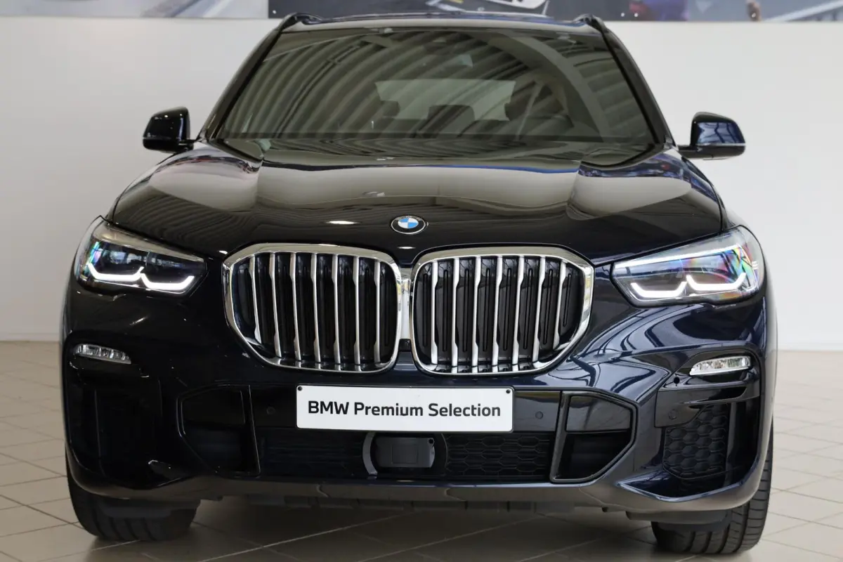 xDrive40i High Executive | M Sportpakket | Panorama Dak | Trekhaak | Stoelverwarming | Parkeersensoren | Achteruitrij Camera