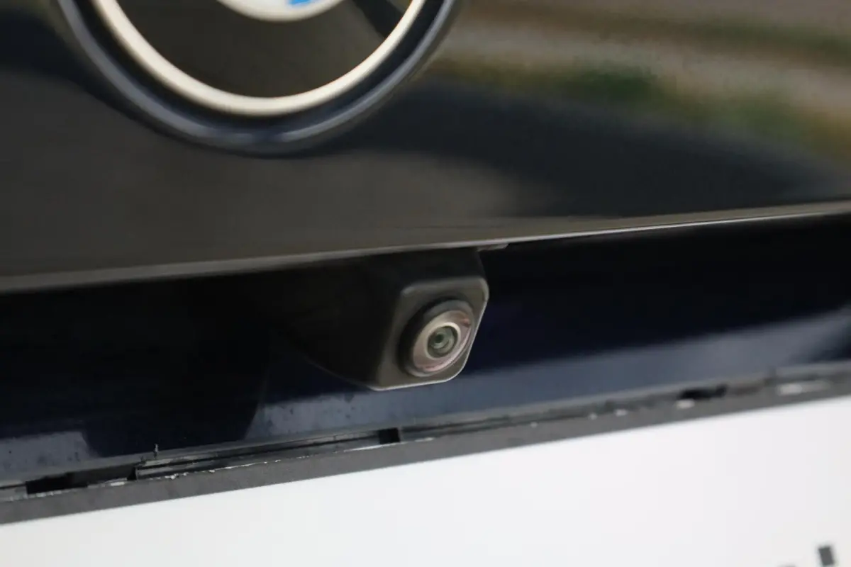 xDrive40i High Executive | M Sportpakket | Panorama Dak | Trekhaak | Stoelverwarming | Parkeersensoren | Achteruitrij Camera