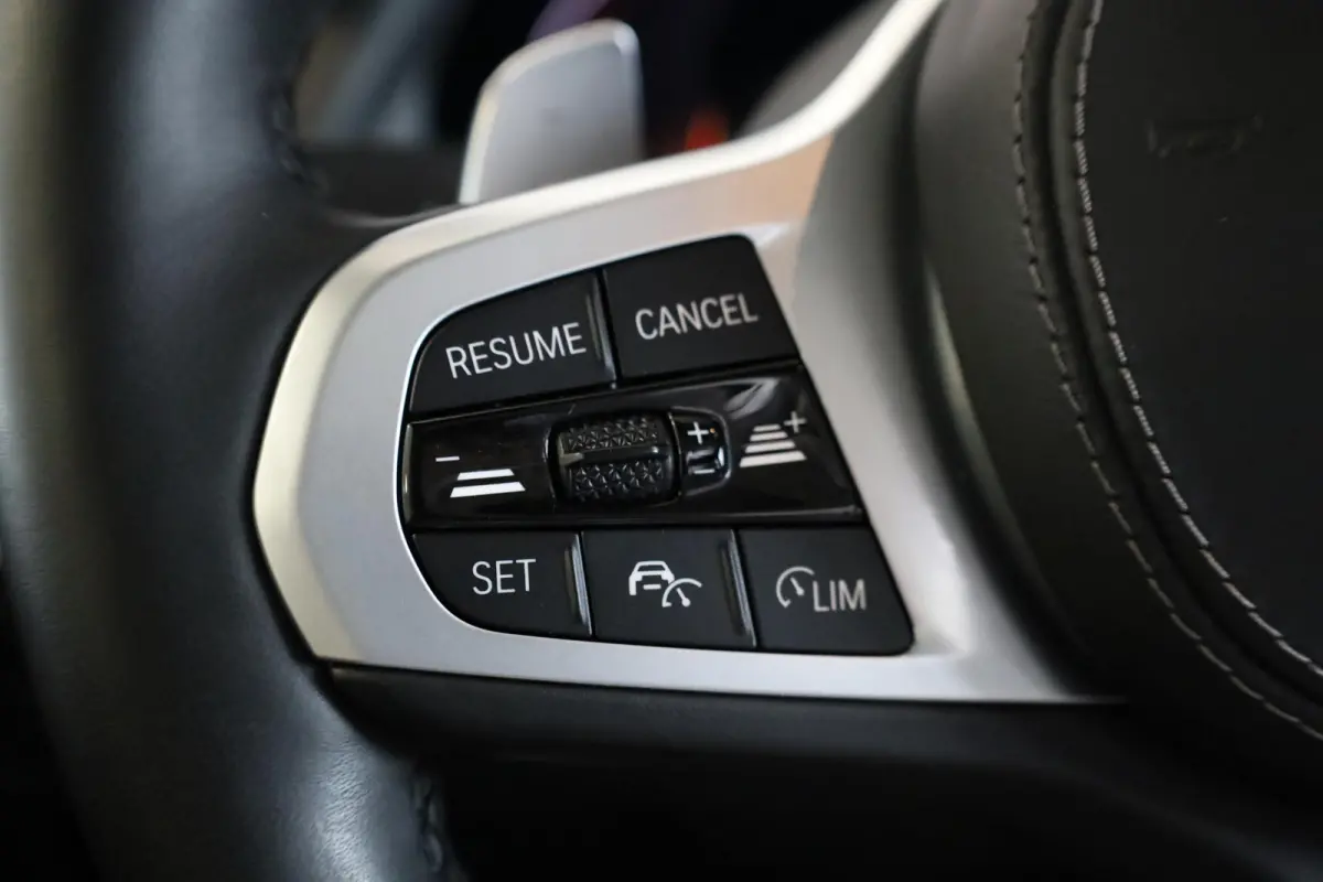 xDrive40i High Executive | M Sportpakket | Panorama Dak | Trekhaak | Stoelverwarming | Parkeersensoren | Achteruitrij Camera