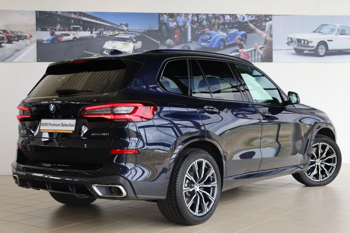 xDrive40i High Executive | M Sportpakket | Panorama Dak | Trekhaak | Stoelverwarming | Parkeersensoren | Achteruitrij Camera