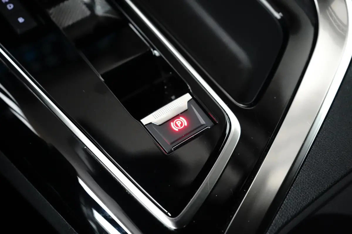 1.6 HYbrid 225 Active Pack Business Camera | Cruise Control | Parkeersensoren | Camera | Achteruitrijcamera | Apple Carplay/Android Auto|telefoonintegratie premium | Bluetooth telefoonvoorbe