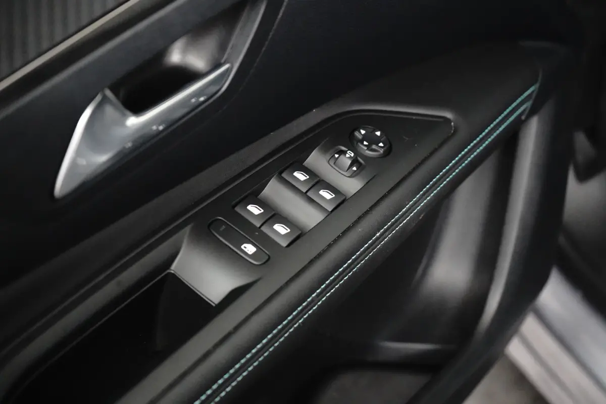 1.6 HYbrid 225 Active Pack Business Camera | Cruise Control | Parkeersensoren | Camera | Achteruitrijcamera | Apple Carplay/Android Auto|telefoonintegratie premium | Bluetooth telefoonvoorbe