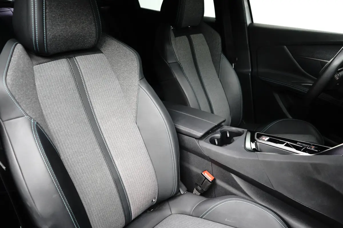 1.6 HYbrid 225 Active Pack Business Camera | Cruise Control | Parkeersensoren | Camera | Achteruitrijcamera | Apple Carplay/Android Auto|telefoonintegratie premium | Bluetooth telefoonvoorbe