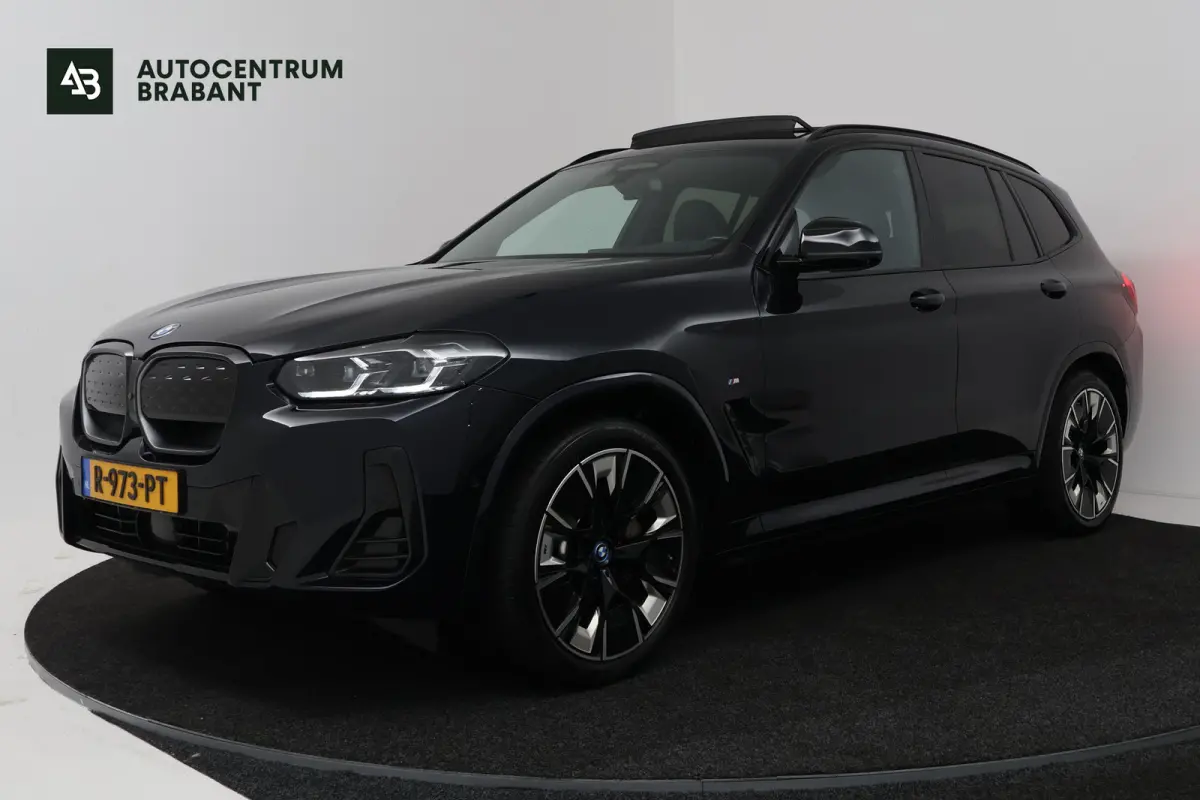 High Executive 80 kWh (PANORAMADAK, TREKHAAK, H&K AUDIO, CRUISE ADAPTIEF, CAMERA, STOELVERWARMING, SFEERVERLICHTING)