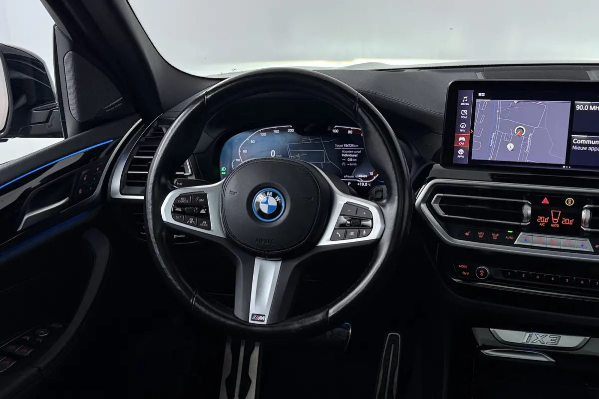 High Executive 80 kWh (PANORAMADAK, TREKHAAK, H&K AUDIO, CRUISE ADAPTIEF, CAMERA, STOELVERWARMING, SFEERVERLICHTING)