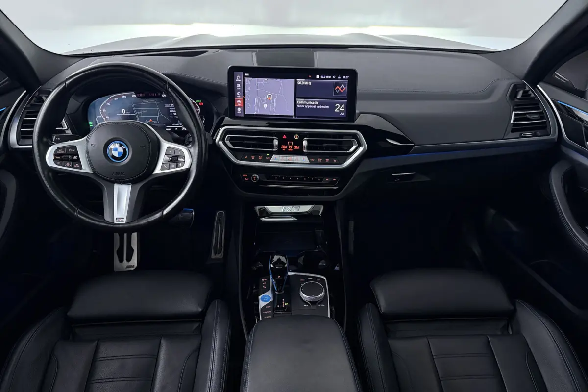 High Executive 80 kWh (PANORAMADAK, TREKHAAK, H&K AUDIO, CRUISE ADAPTIEF, CAMERA, STOELVERWARMING, SFEERVERLICHTING)