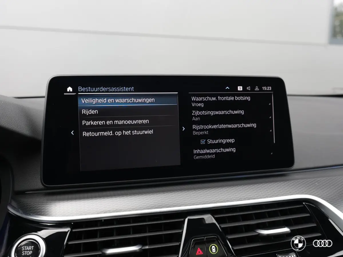 530e xDrive M Sport / PANODAK / El STOELEN / HARMANKARDON / ACC / DODEHOEK
