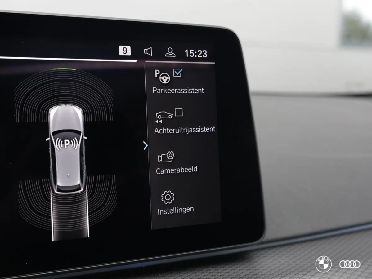 530e xDrive M Sport / PANODAK / El STOELEN / HARMANKARDON / ACC / DODEHOEK