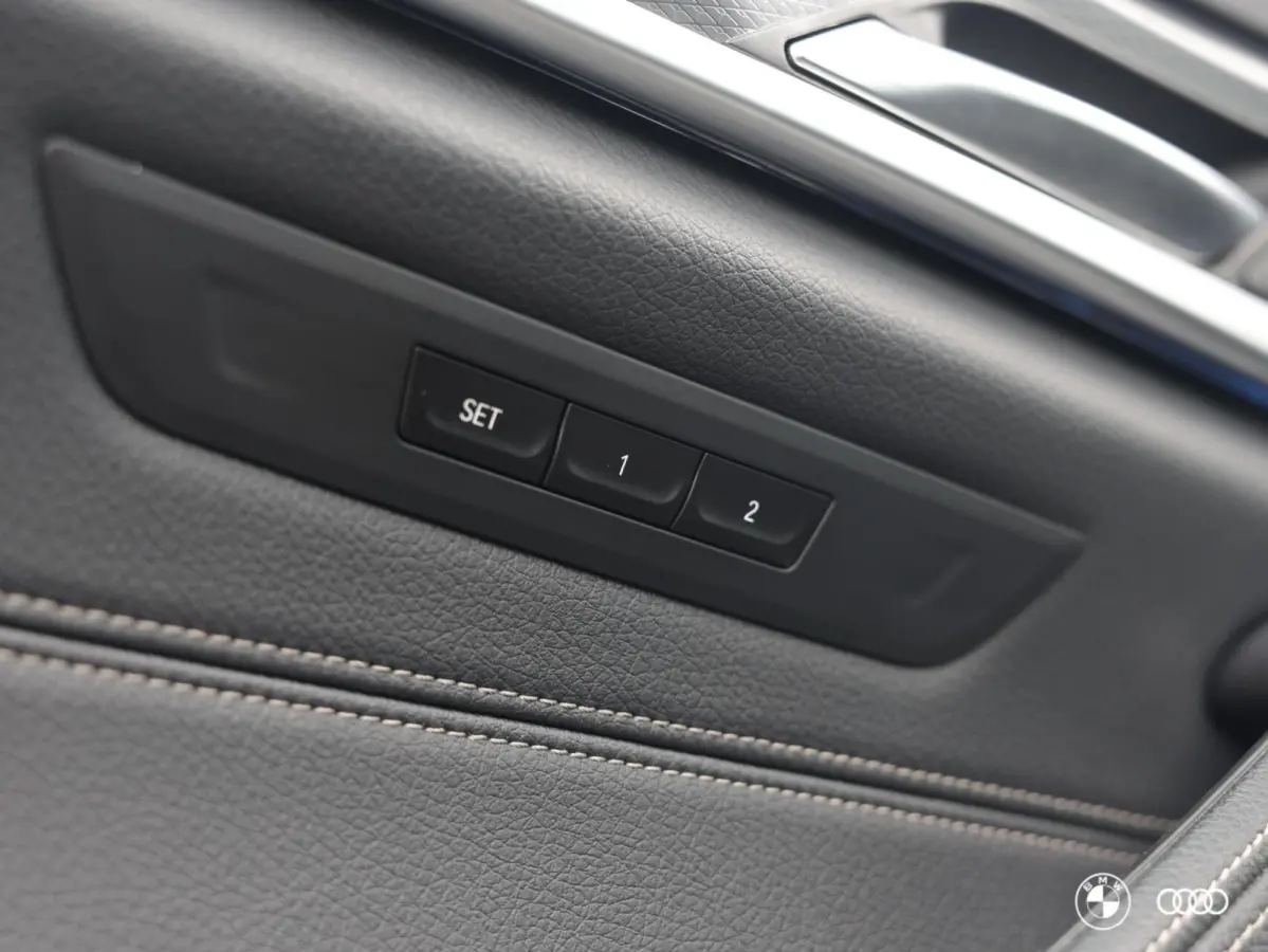 530e xDrive M Sport / PANODAK / El STOELEN / HARMANKARDON / ACC / DODEHOEK