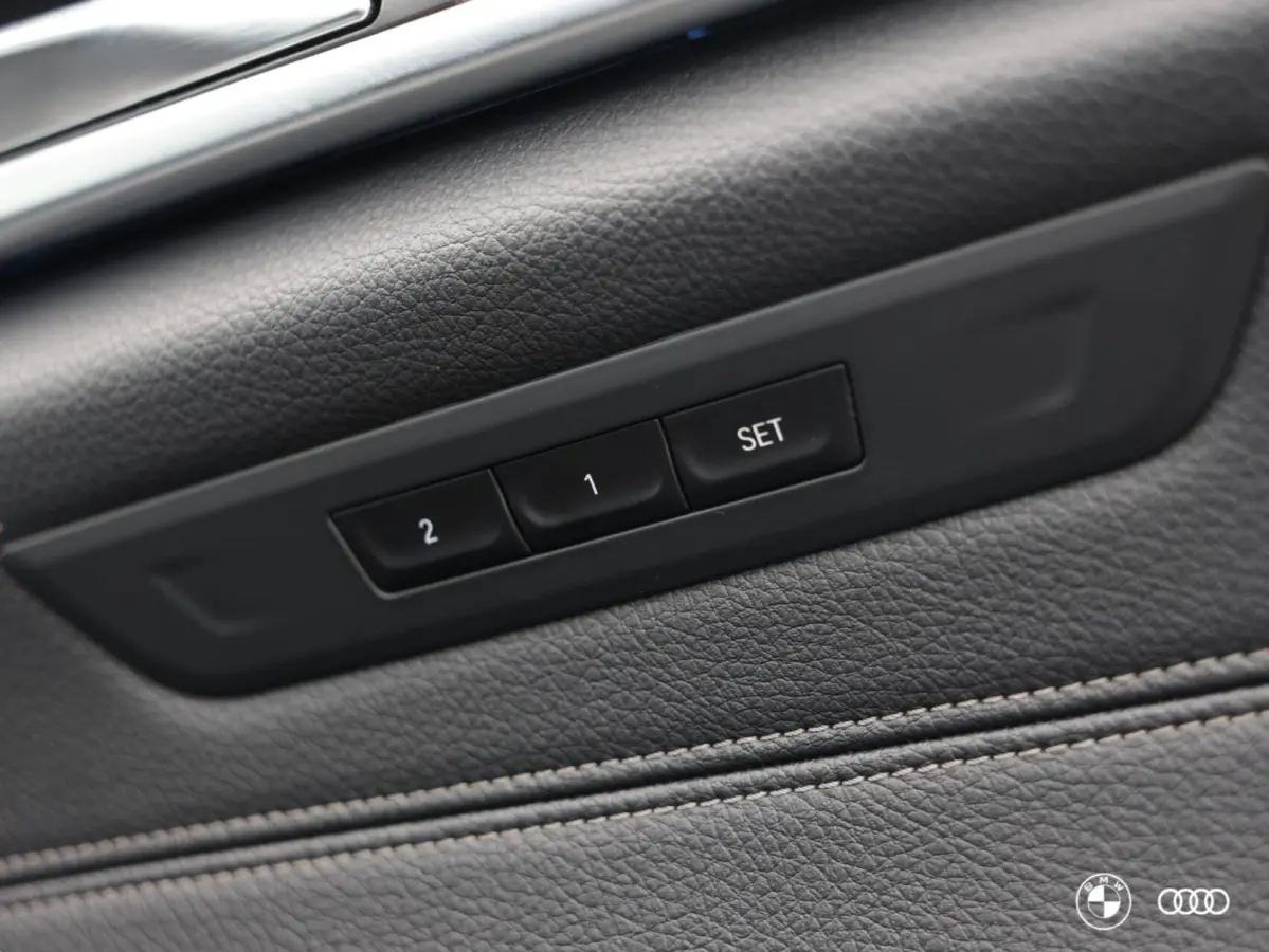 530e xDrive M Sport / PANODAK / El STOELEN / HARMANKARDON / ACC / DODEHOEK
