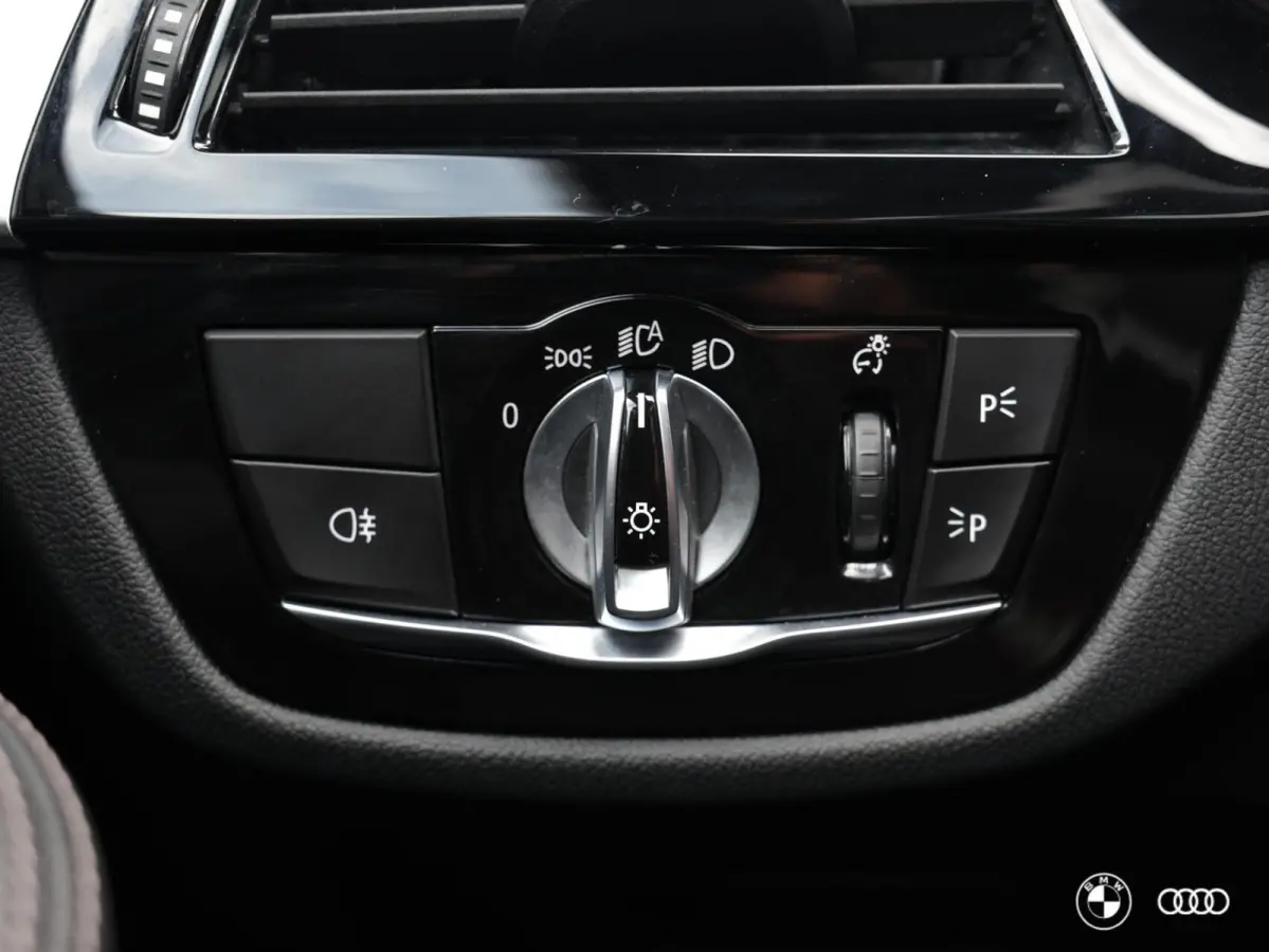 530e xDrive M Sport / PANODAK / El STOELEN / HARMANKARDON / ACC / DODEHOEK