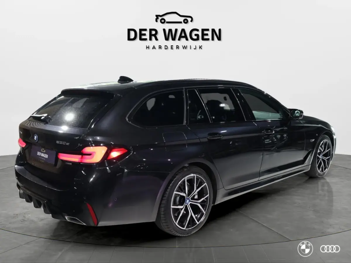 530e xDrive M Sport / PANODAK / El STOELEN / HARMANKARDON / ACC / DODEHOEK
