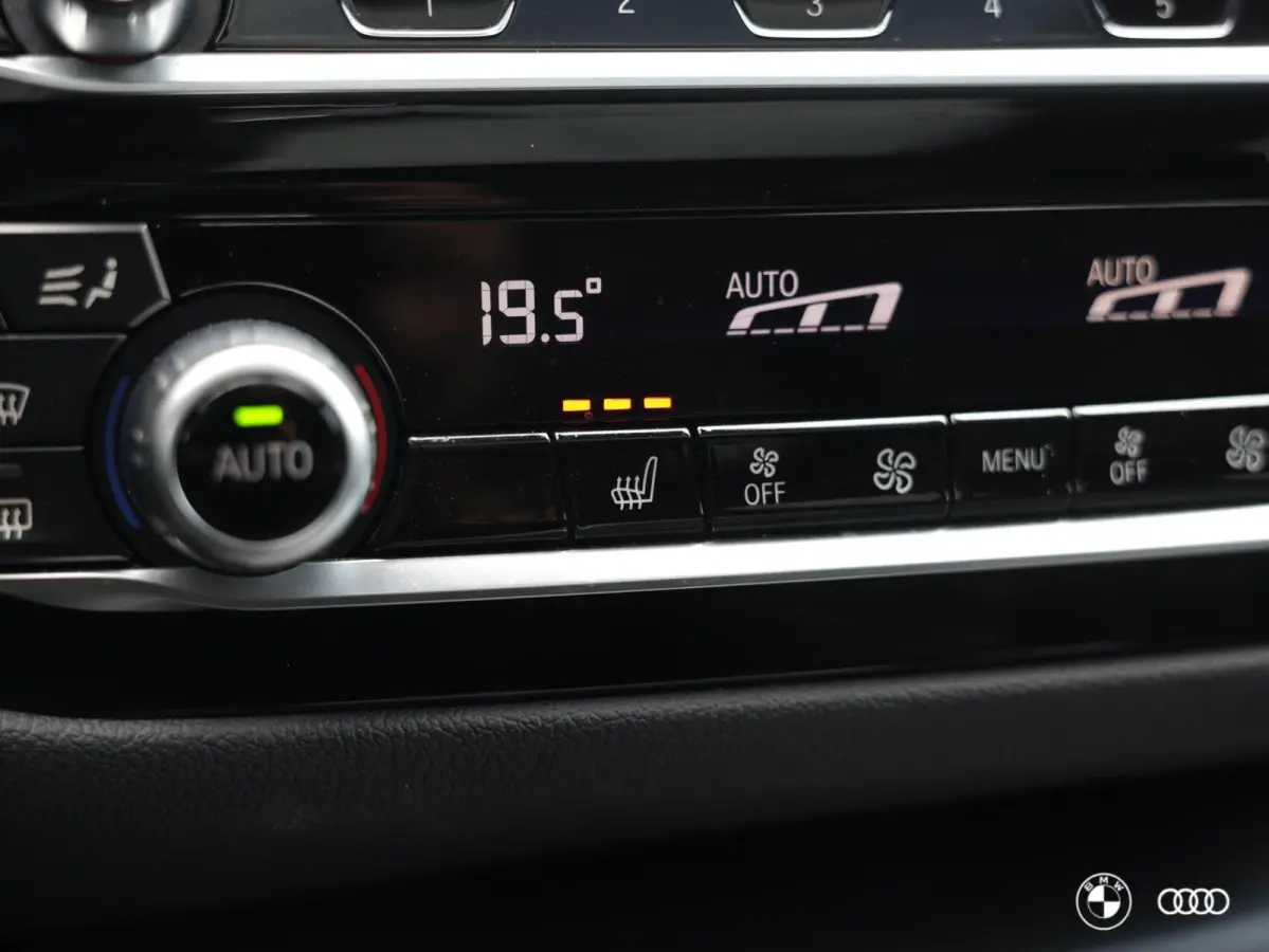 530e xDrive M Sport / PANODAK / El STOELEN / HARMANKARDON / ACC / DODEHOEK