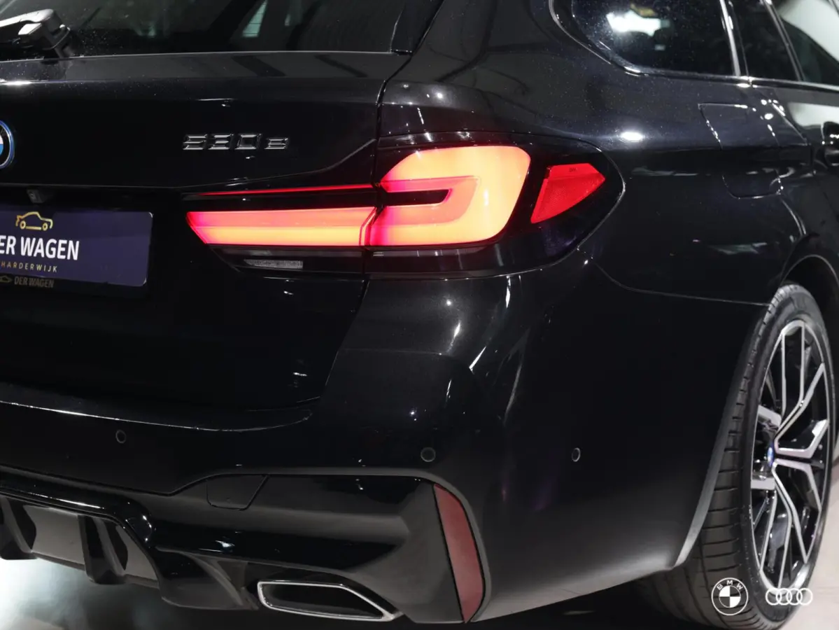 530e xDrive M Sport / PANODAK / El STOELEN / HARMANKARDON / ACC / DODEHOEK