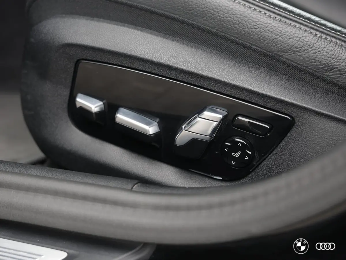 530e xDrive M Sport / PANODAK / El STOELEN / HARMANKARDON / ACC / DODEHOEK