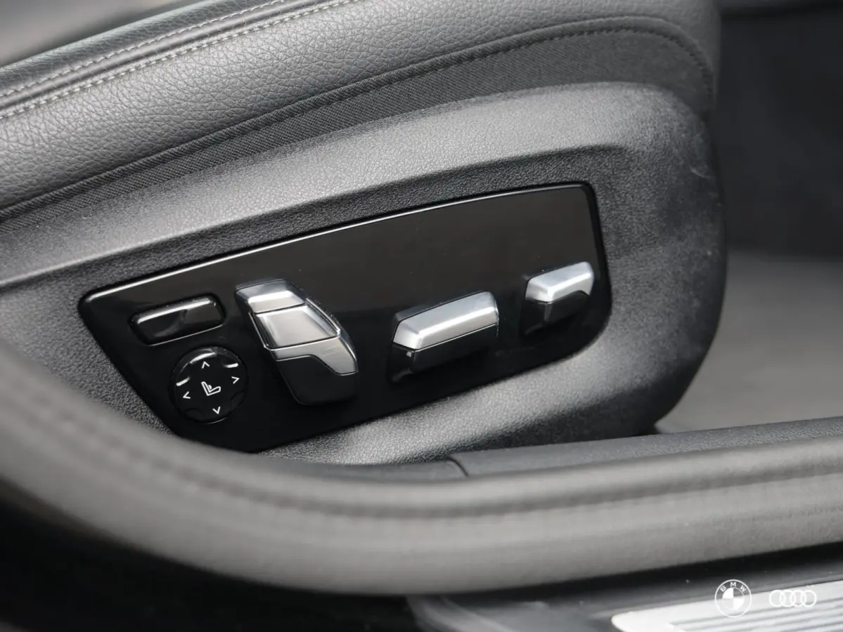 530e xDrive M Sport / PANODAK / El STOELEN / HARMANKARDON / ACC / DODEHOEK