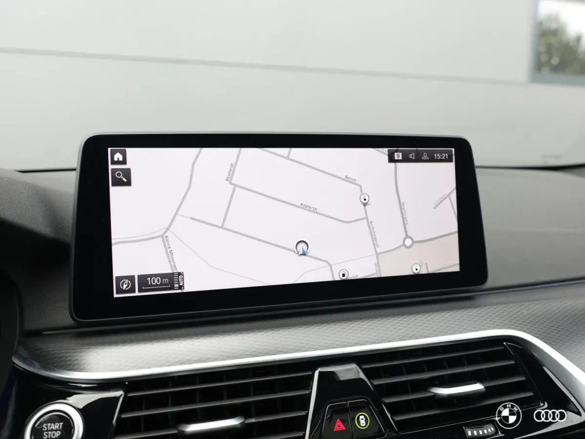 530e xDrive M Sport / PANODAK / El STOELEN / HARMANKARDON / ACC / DODEHOEK