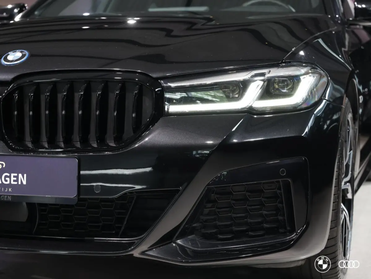 530e xDrive M Sport / PANODAK / El STOELEN / HARMANKARDON / ACC / DODEHOEK