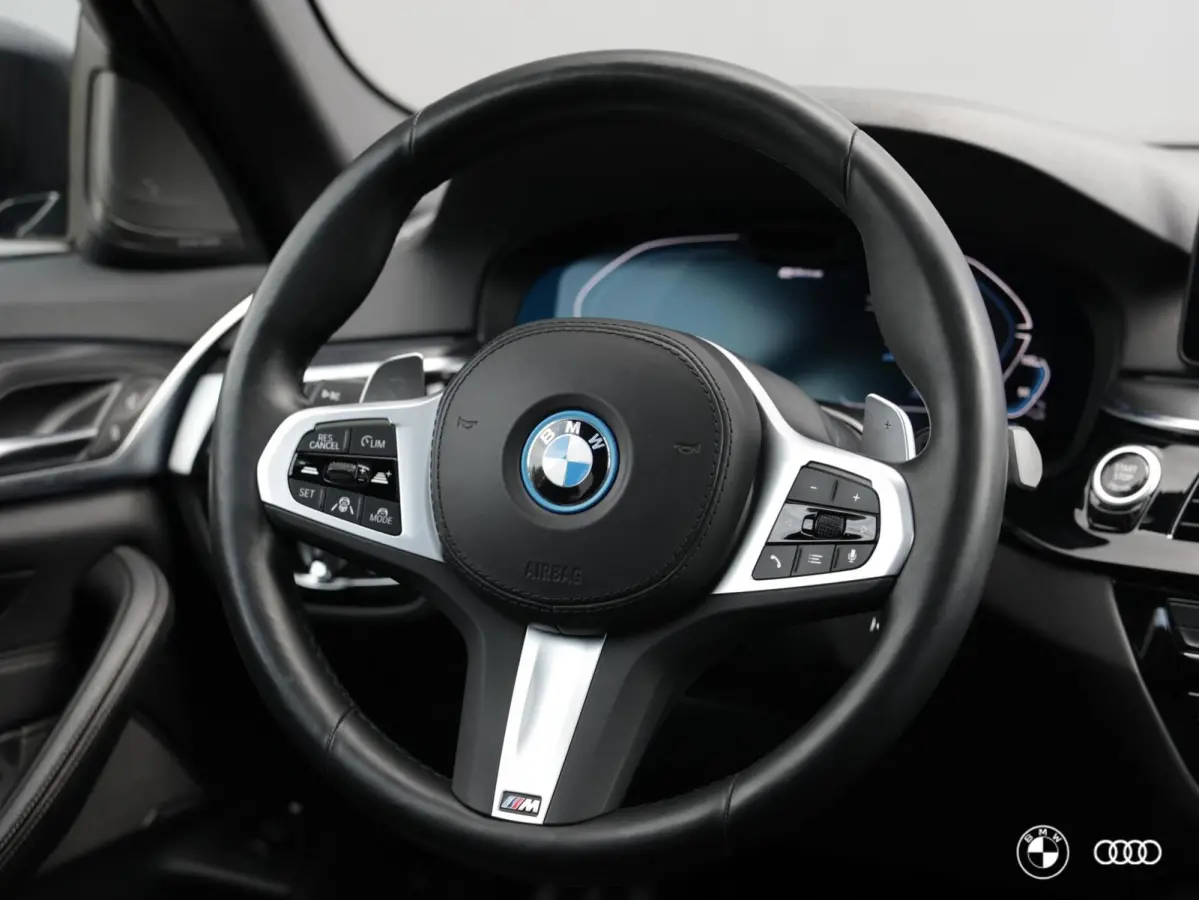 530e xDrive M Sport / PANODAK / El STOELEN / HARMANKARDON / ACC / DODEHOEK