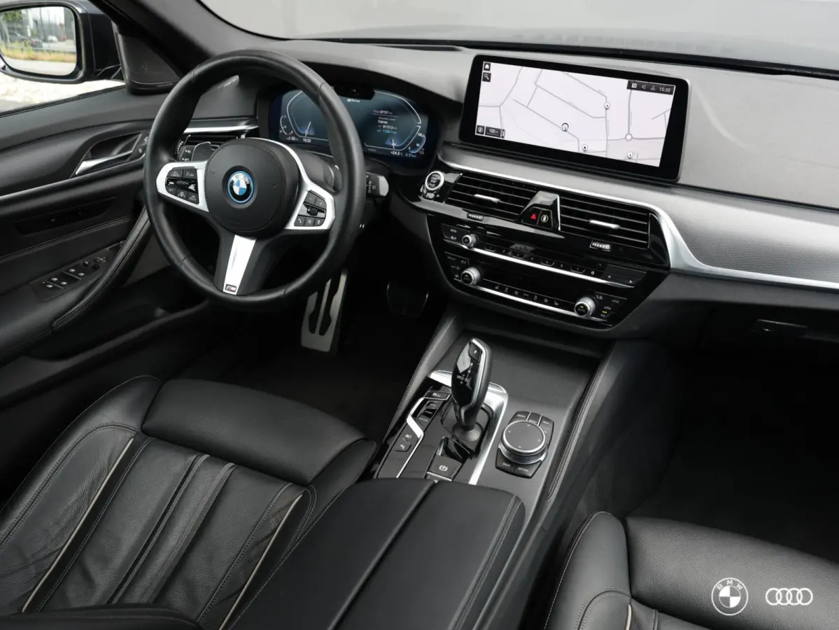 530e xDrive M Sport / PANODAK / El STOELEN / HARMANKARDON / ACC / DODEHOEK