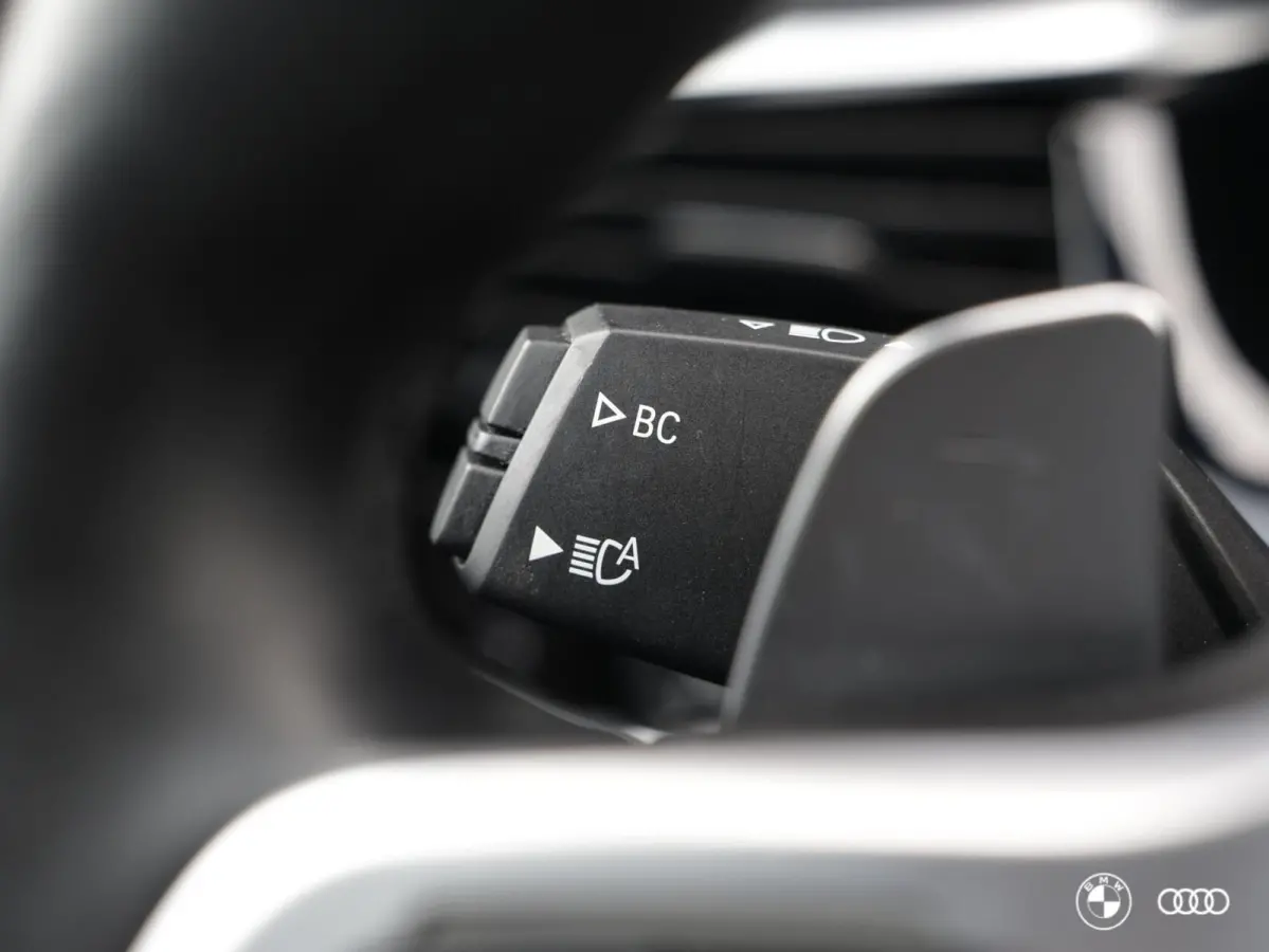 530e xDrive M Sport / PANODAK / El STOELEN / HARMANKARDON / ACC / DODEHOEK