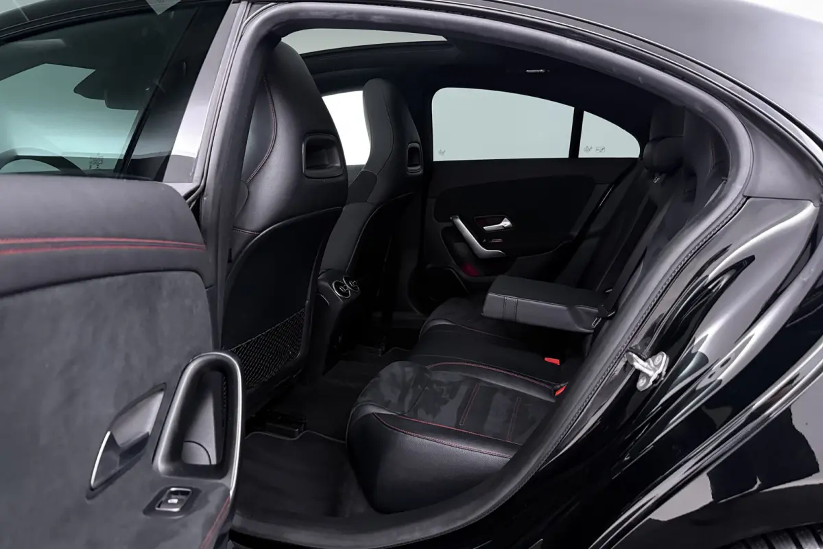 200 Business Solution AMG (PANORAMADAK, STOELVERWARMING, SFEERVERLICHTING, CAMERA, CRUISE CONTROL)