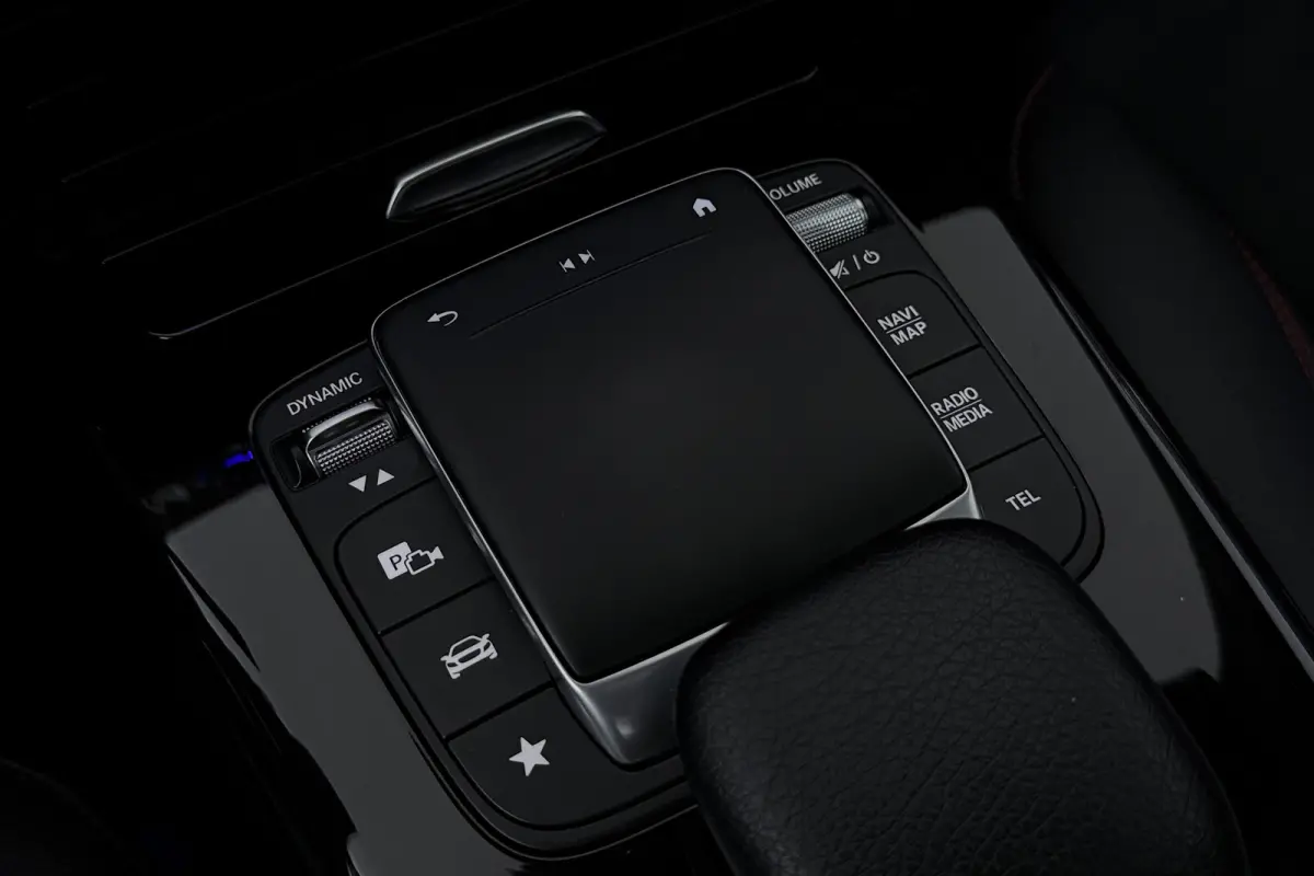 200 Business Solution AMG (PANORAMADAK, STOELVERWARMING, SFEERVERLICHTING, CAMERA, CRUISE CONTROL)
