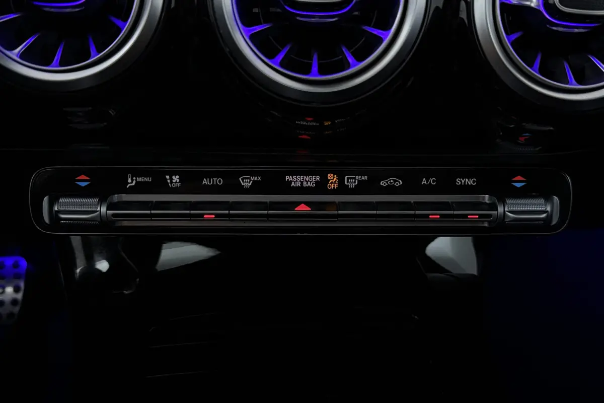 200 Business Solution AMG (PANORAMADAK, STOELVERWARMING, SFEERVERLICHTING, CAMERA, CRUISE CONTROL)