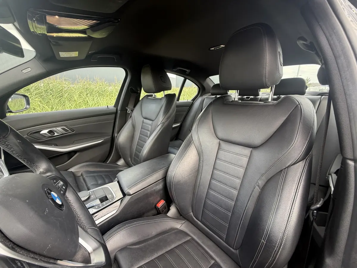 320i Executive Edition Automaat / Leder / Sportstoelen.