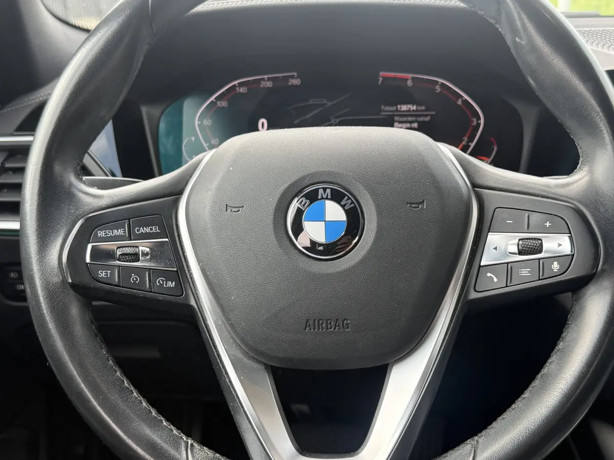 320i Executive Edition Automaat / Leder / Sportstoelen.