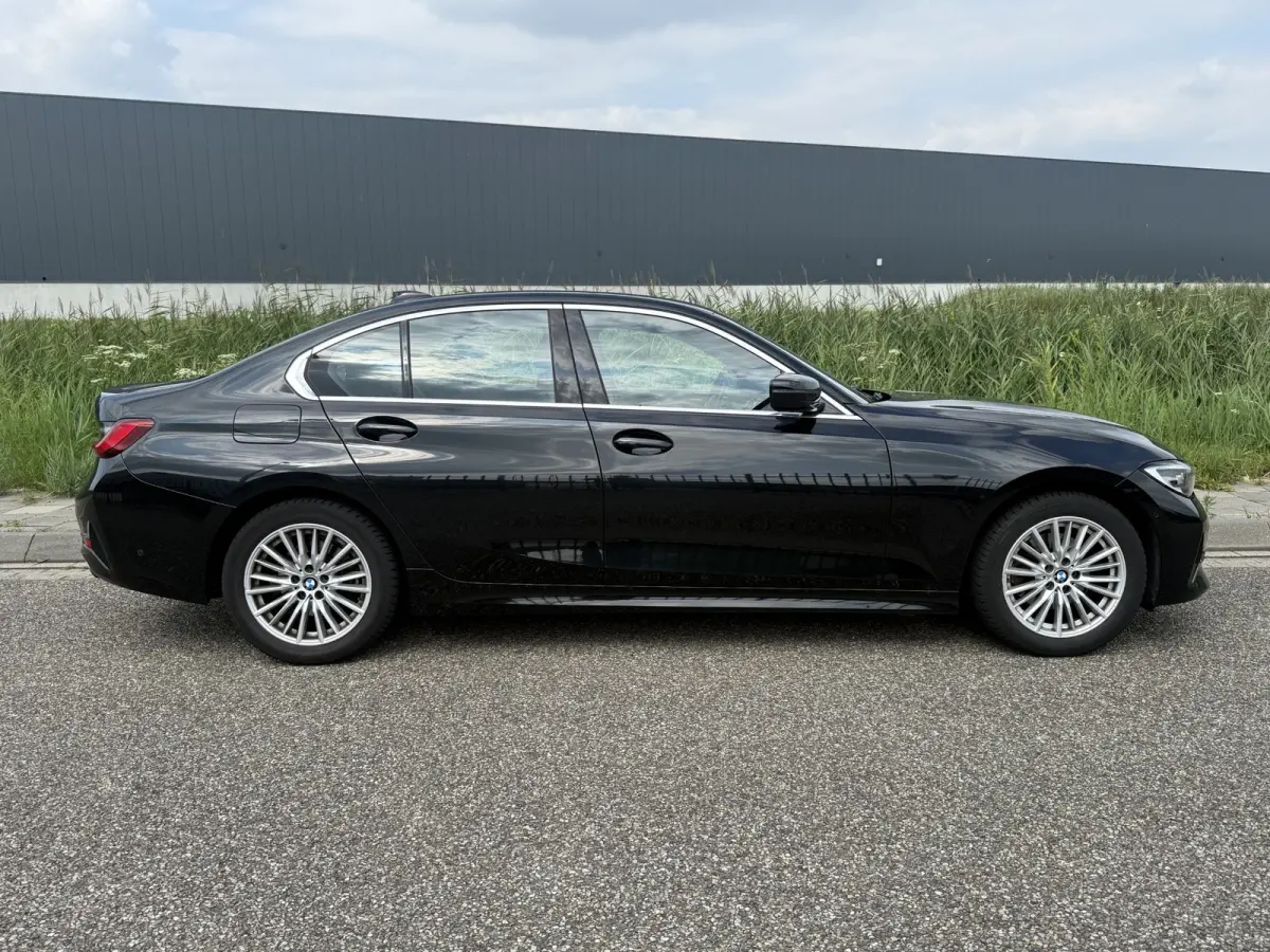 320i Executive Edition Automaat / Leder / Sportstoelen.