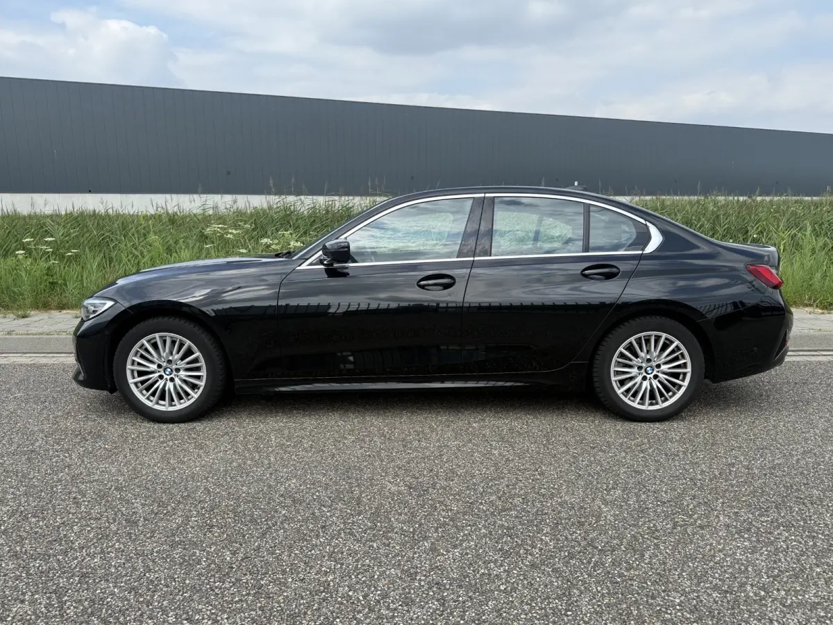 320i Executive Edition Automaat / Leder / Sportstoelen.