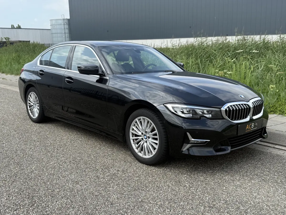 320i Executive Edition Automaat / Leder / Sportstoelen.