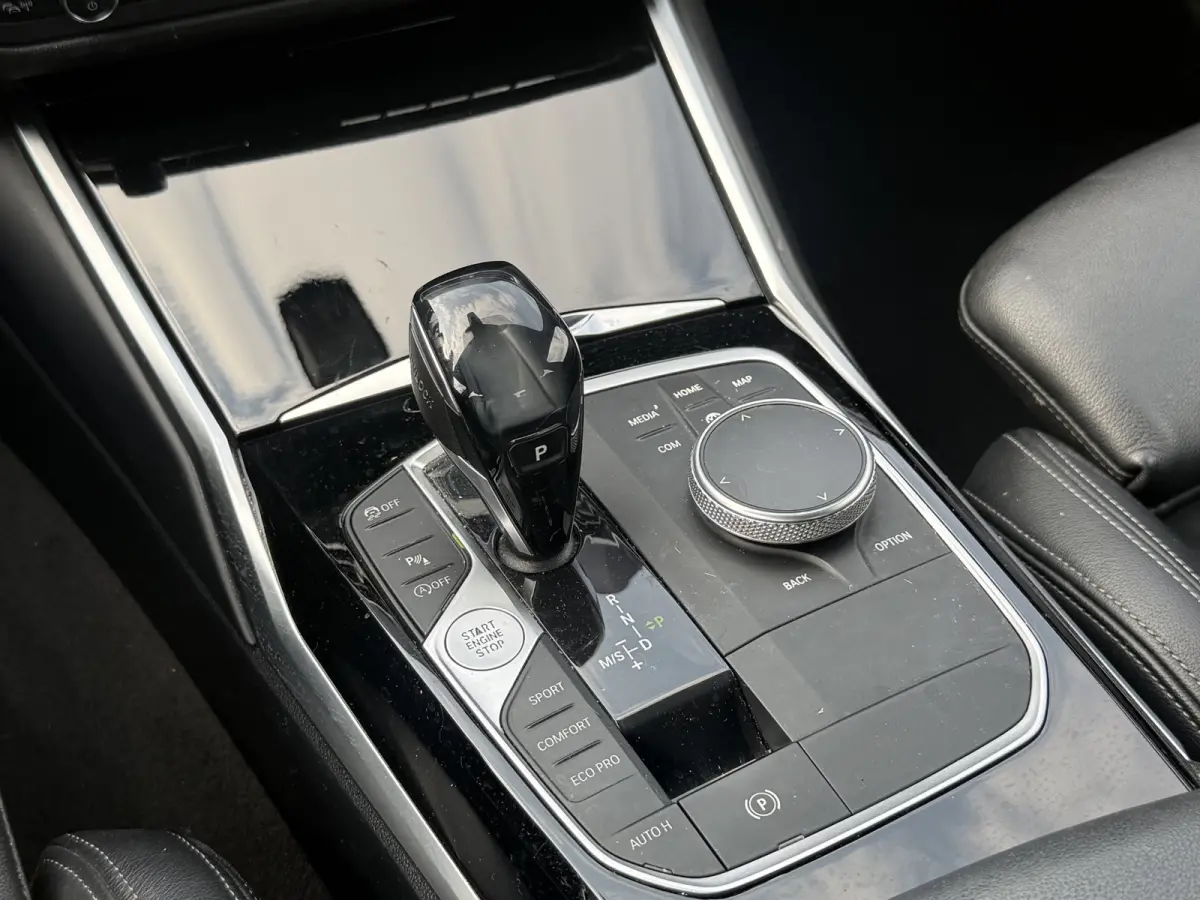 320i Executive Edition Automaat / Leder / Sportstoelen.